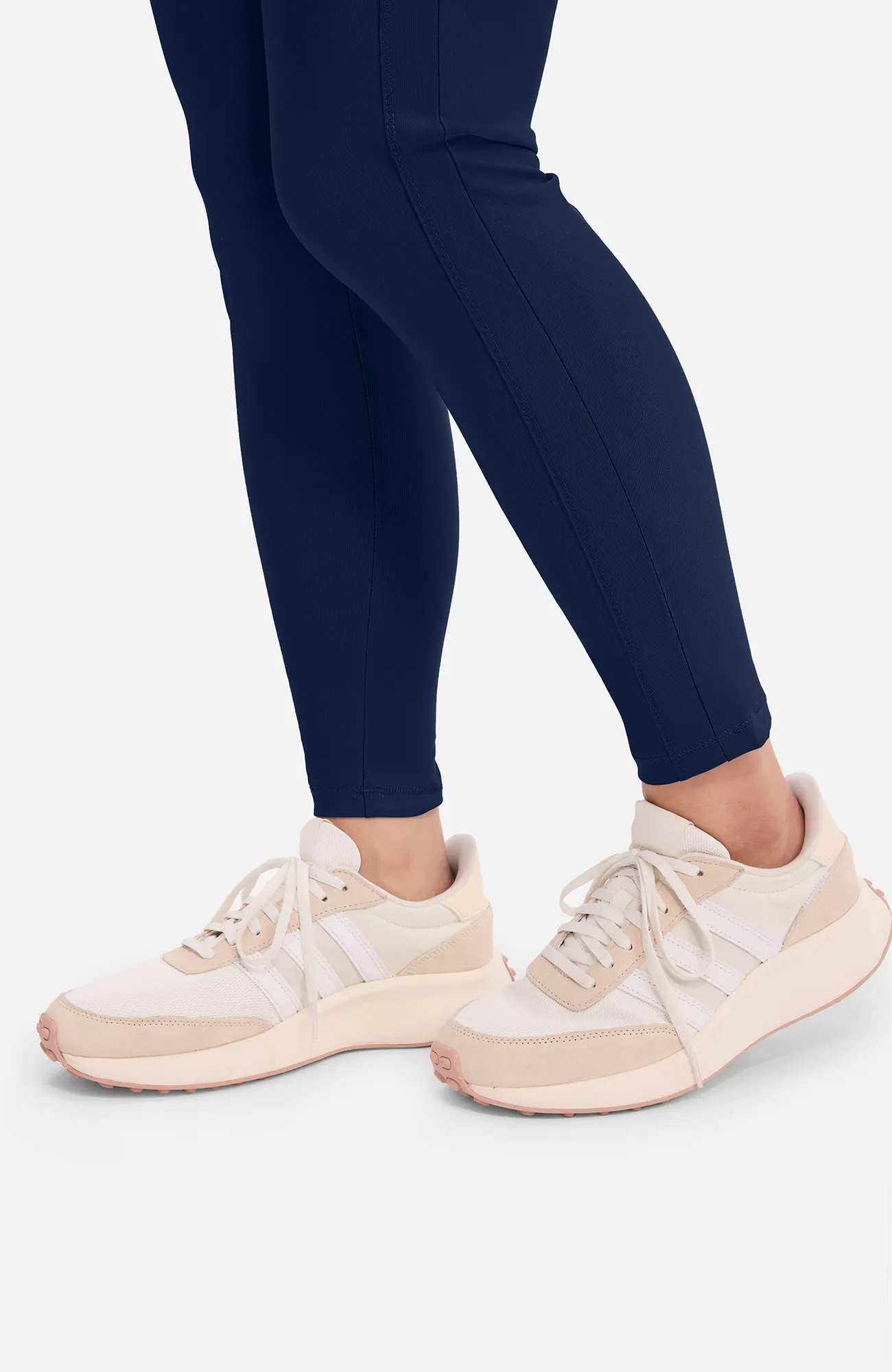 Pant Scrub Mid Rise Pierna Conica - FORM by Cherokee