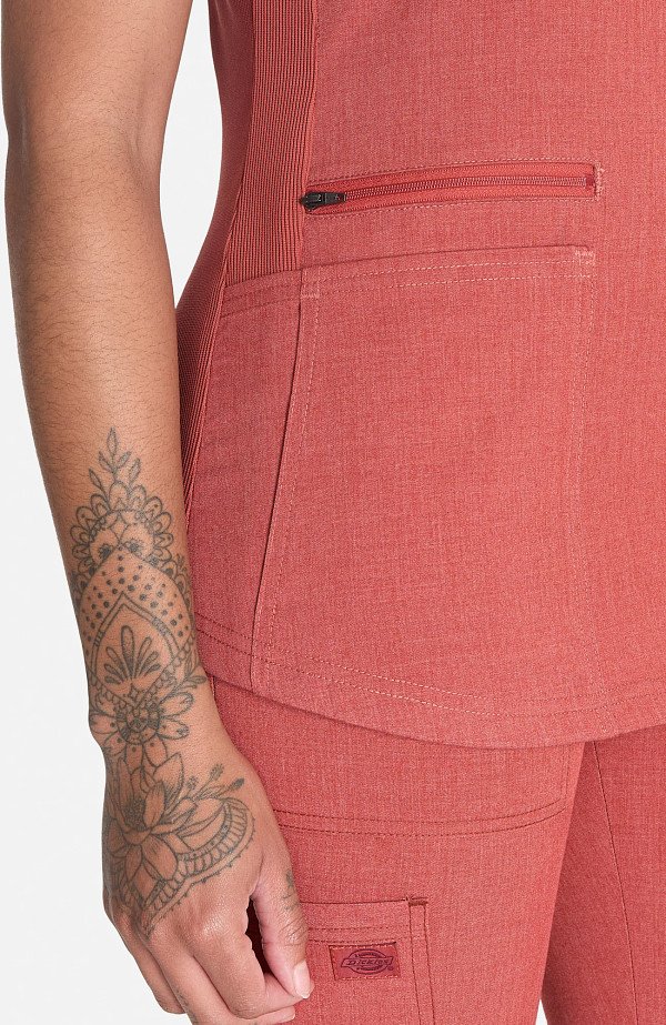 Top Scrub Liso con Cuello en V